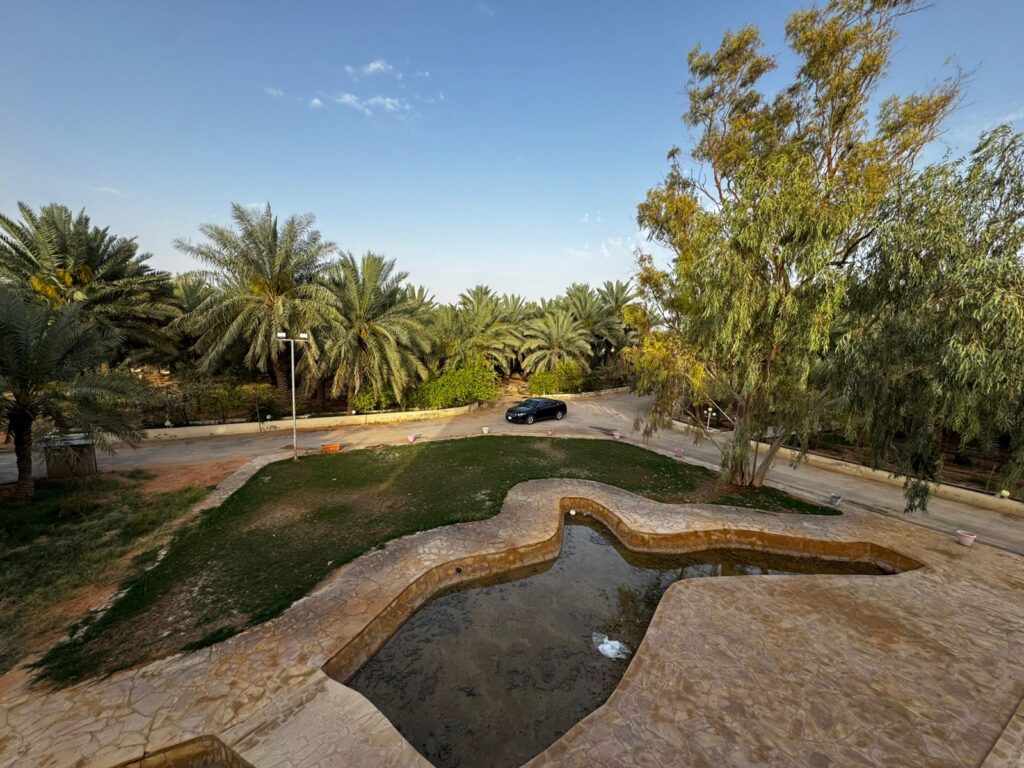 2- مزرعة بمساحة 5000 م² في مدينة الرياض