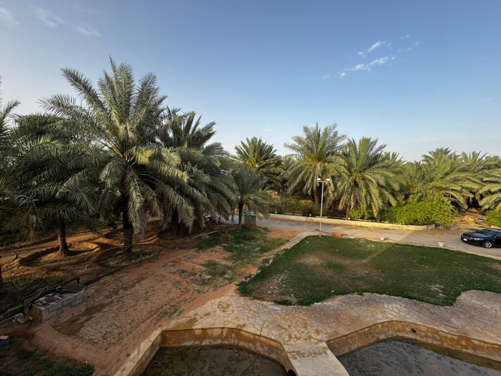 2- مزرعة بمساحة 5000 م² في مدينة الرياض