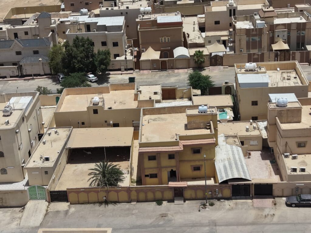 5-  فيلا سكنية بحي الحائر بمساحة 400 م² في مدينة الرياض