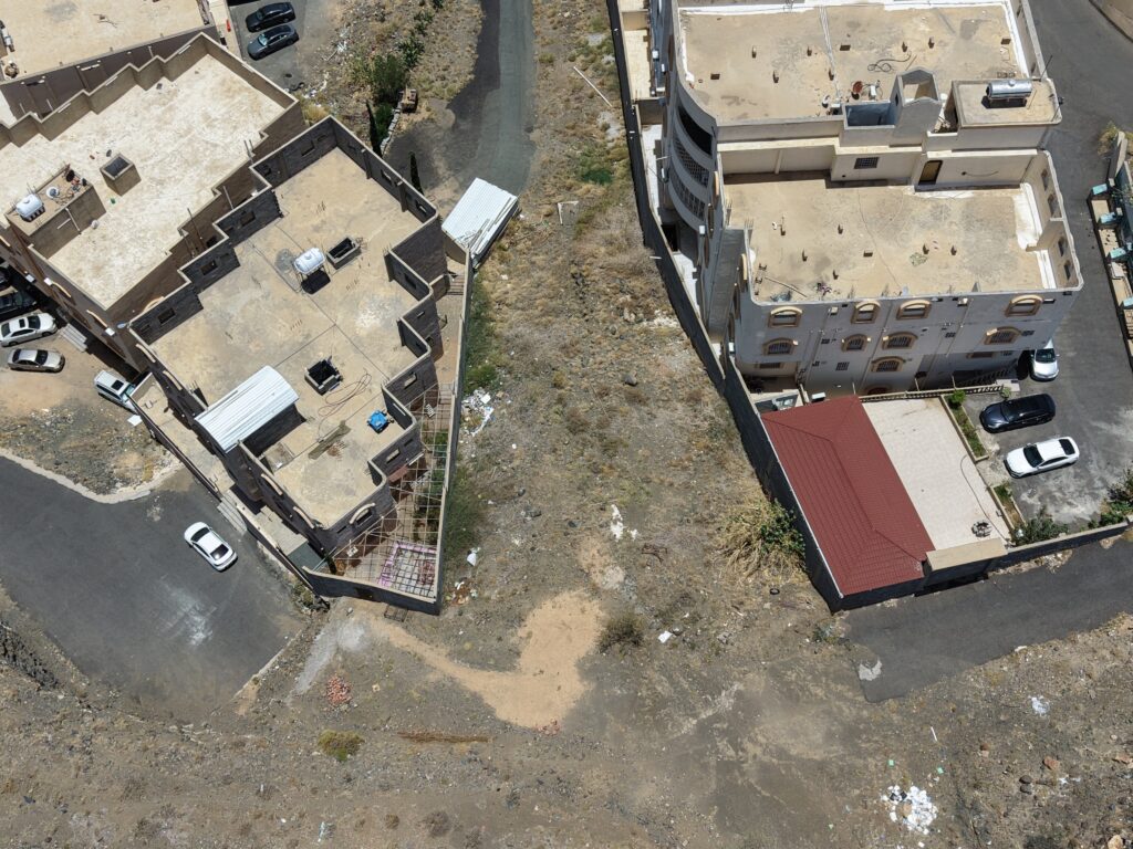 9-أرض سكنية 660م2 بحي ام السباع