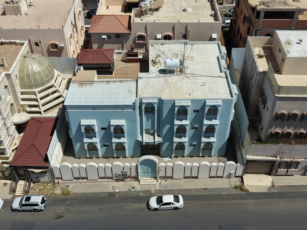 12-عمارة سكنية 605م2 بحي ام العراد