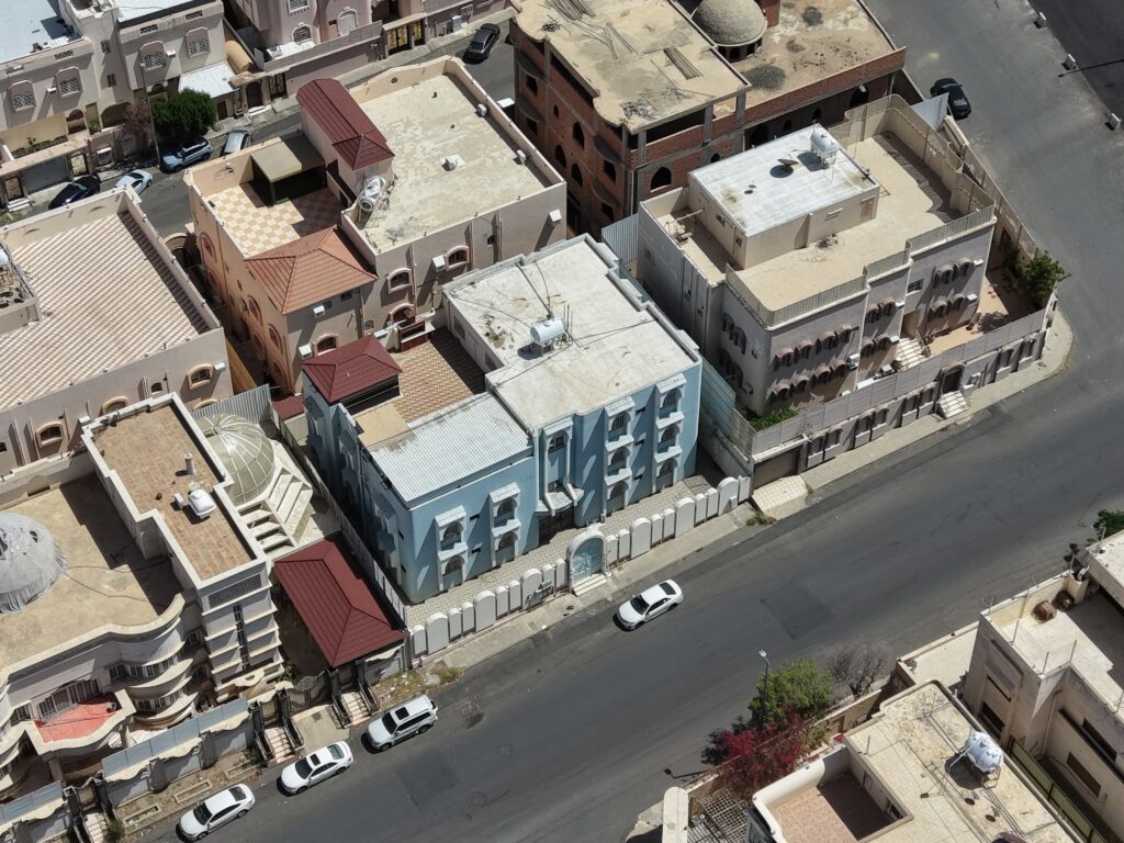 12-عمارة سكنية 605م2 بحي ام العراد