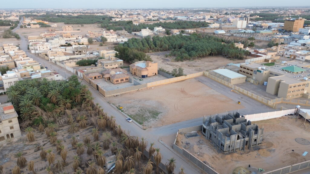4- أرض سكنية بحي اللدام الشمالي بمساحة 716.95 م²