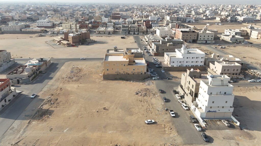 16-أرض سكنية بحي القرينية