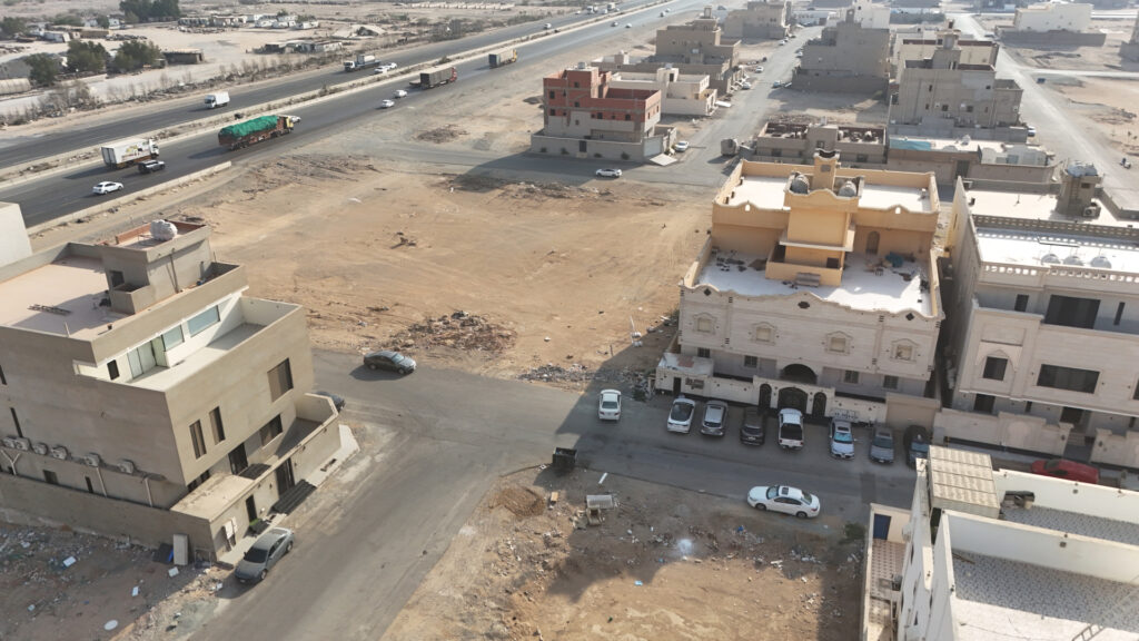 16-أرض سكنية بحي القرينية