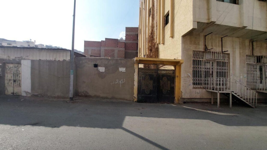 12-بيت شعبي