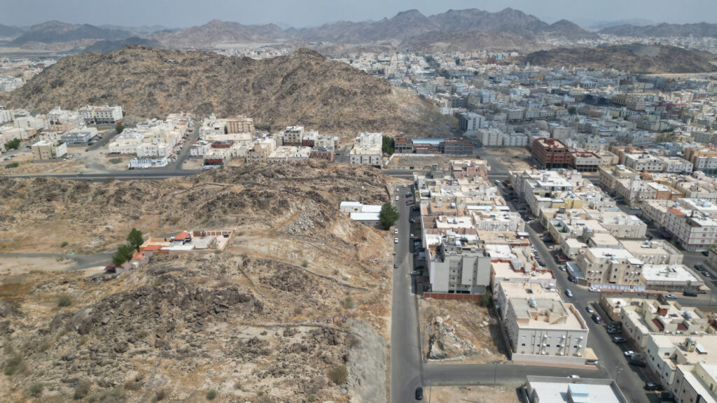 13- أرض بمدينة مكة المكرمة حي الشرائع
