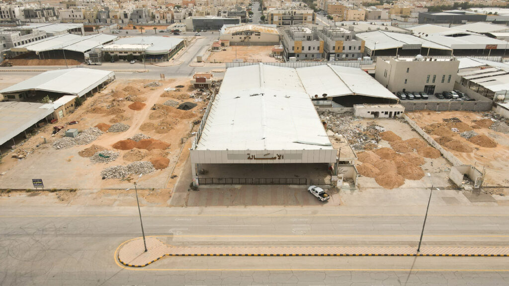 2-مبنى تجاري بحي المنار بمدينة الرياض