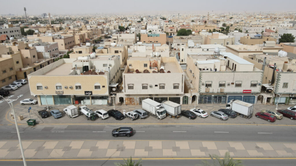 3-عمارة تجارية سكنية بحي السعادة بمدينة الرياض
