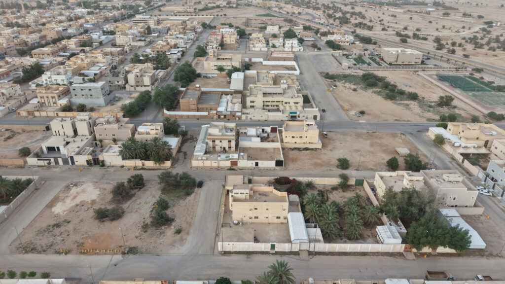 1-أرض سكنية مسورة بمساحة 441.60م2 – حي النهضة , حريملاء