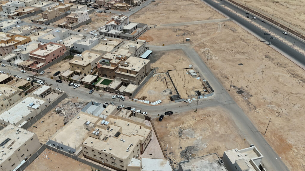 4-أرض سكنية في حي مشرف بمساحة 777.02م قطعة رقم 415