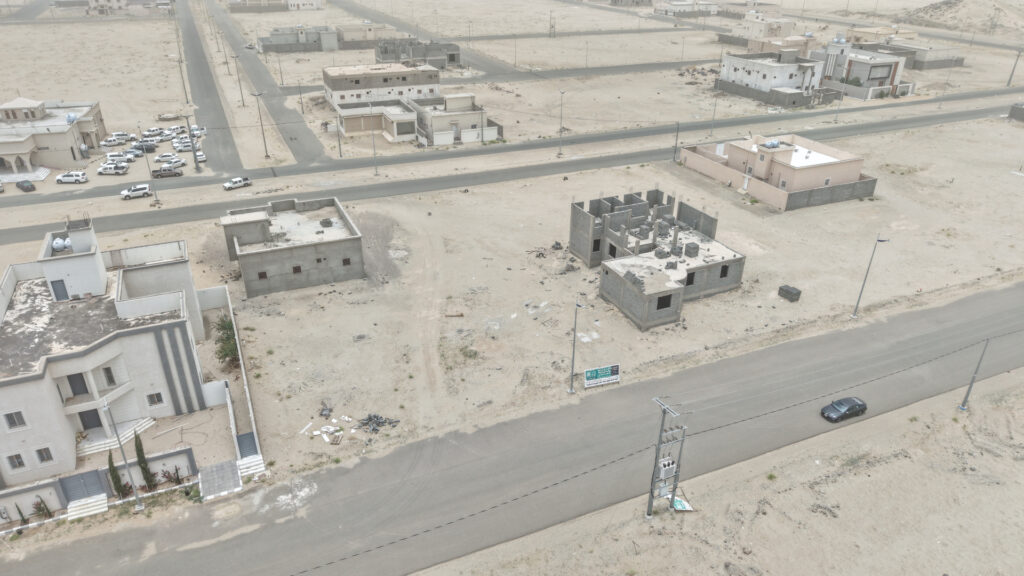11-أرض سكنية بحي الديلمي