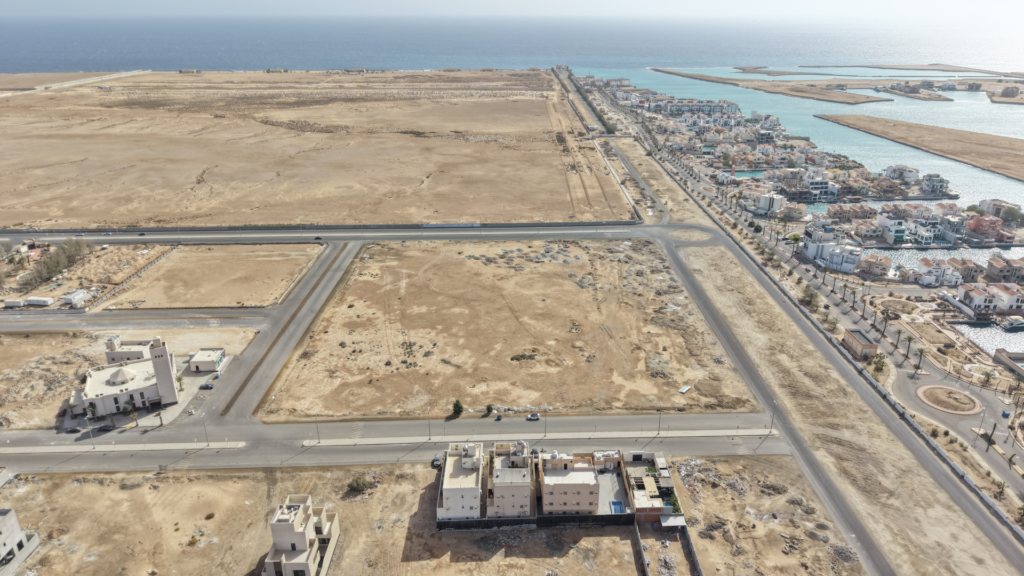 13-أرض سكنية حي البحيرات بمساحة 9962.5 م² في مدينة جدة
