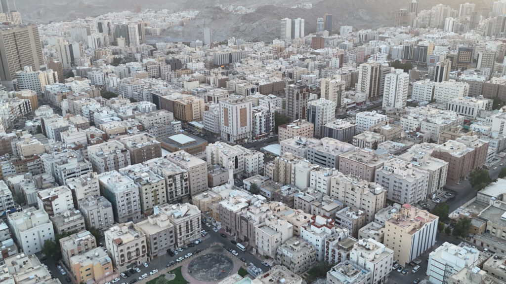 11-عمارة سكنية بحي الجامعة بمساحة: 400م