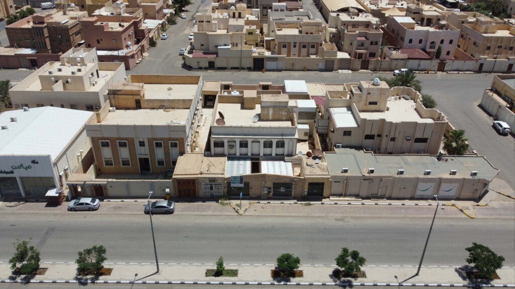 11-فيلا سكنية تجارية بمساحة 353.8 م² في مدينة الرس