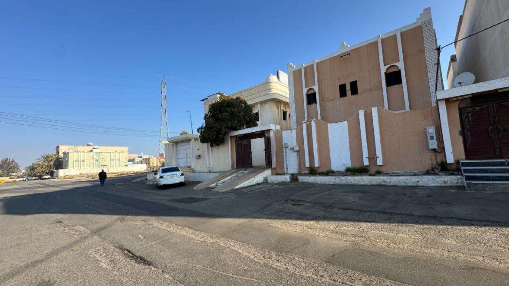 16-فيلا سكنية 450م2 بحي الصمدة خميس مشيط