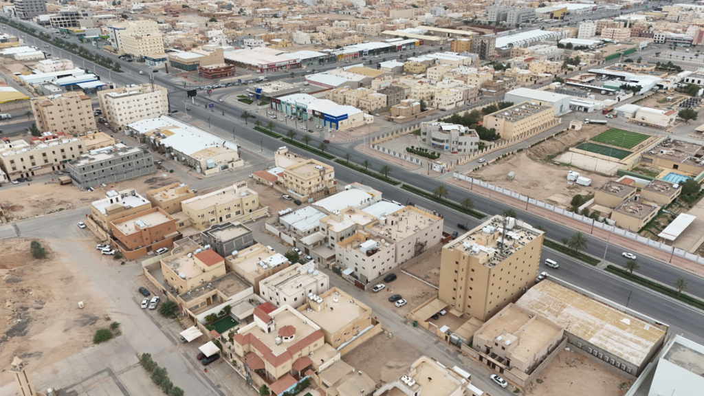 2-محل تجاري + سكن عمال بمساحة 1085 م² في مدينة حفر الباطن