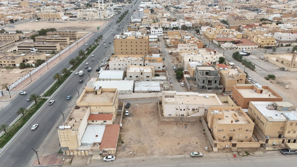 2-محل تجاري + سكن عمال بمساحة 1085 م² في مدينة حفر الباطن