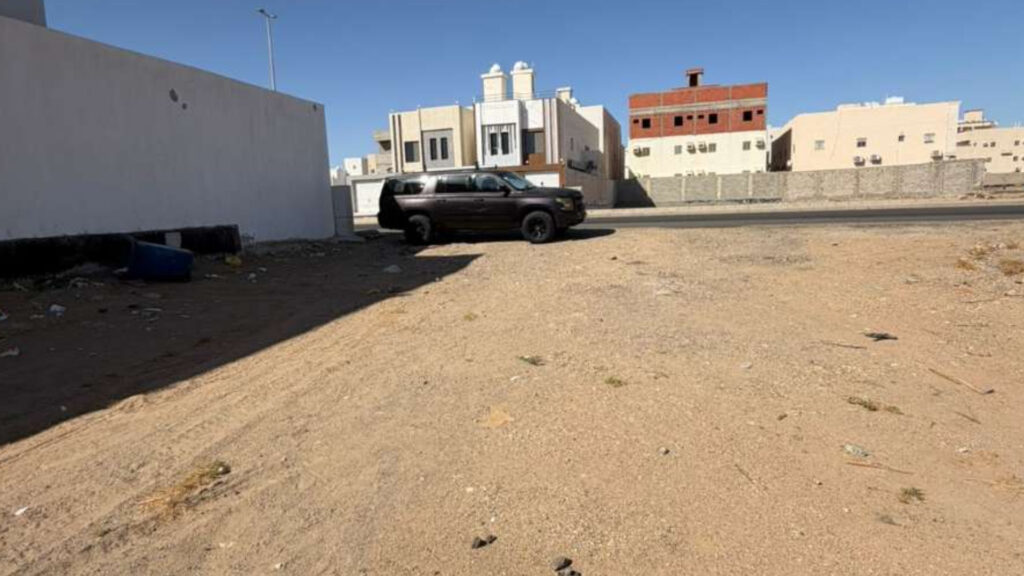 3-أرض بحي الرياض