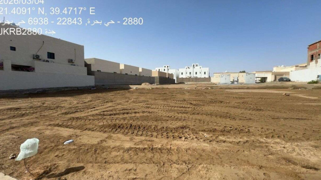 11-أرض فضاء سكنية بحي بحرة