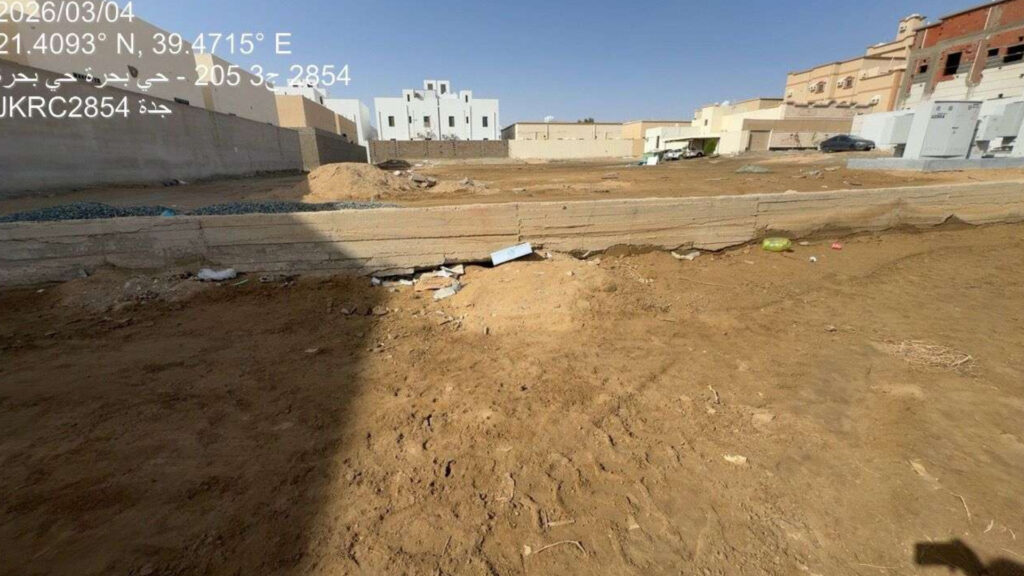 11-أرض فضاء سكنية بحي بحرة