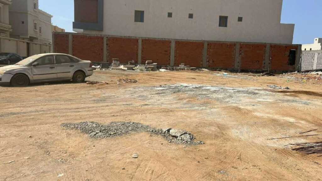 12-أرض سكنية تجارية بحي قباء