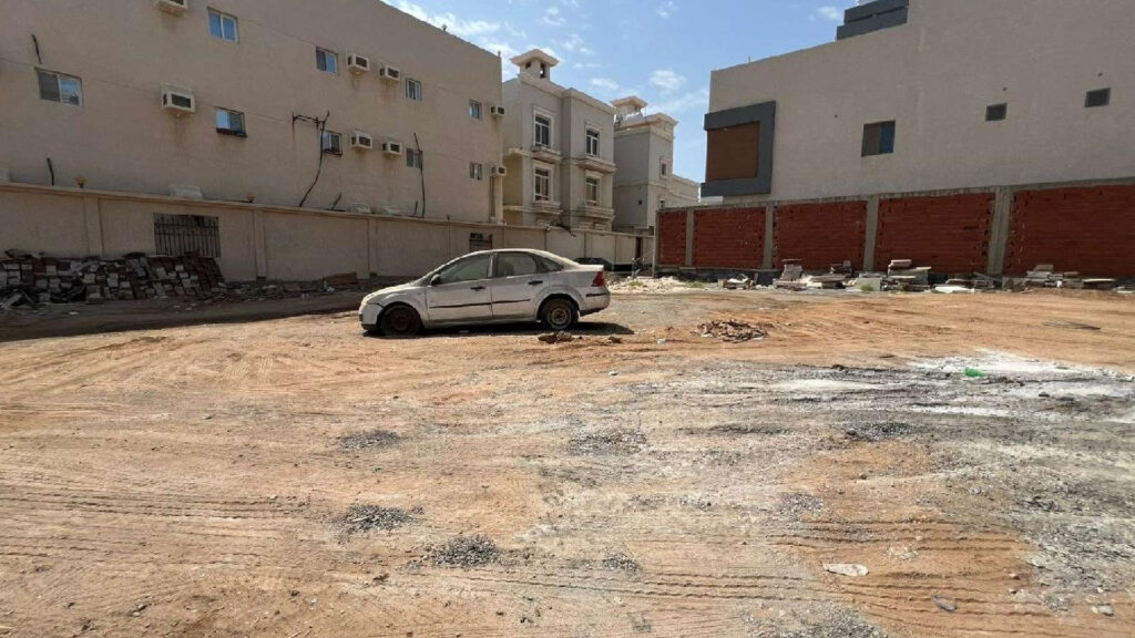 12-أرض سكنية تجارية بحي قباء