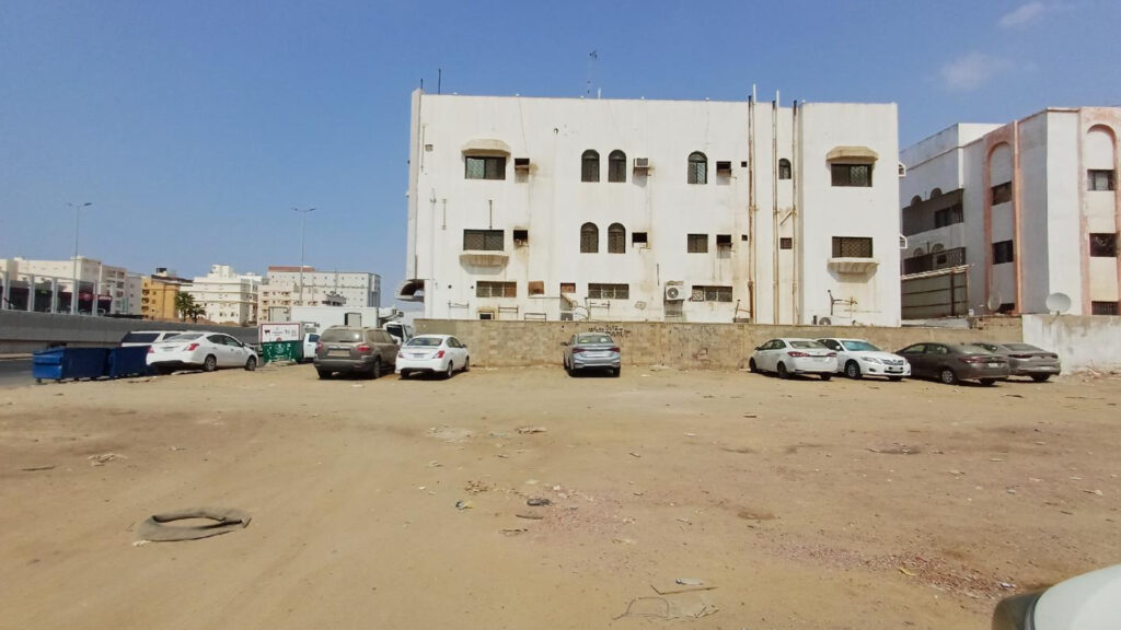 13-أرض سكنية تجارية بحي النزهة