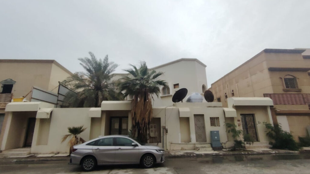3-فيلا سكنية في حي العزيزية (الجسر)