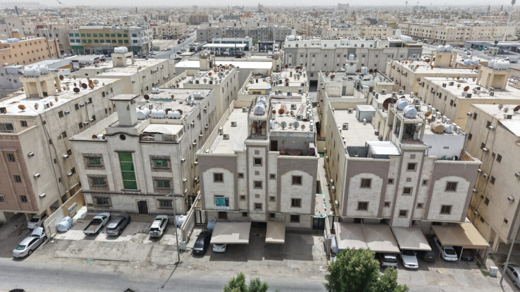 1-شقة سكنية بمساحة 215.14 م2 , حي النور -الدمام