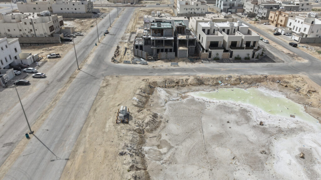 6-أرض سكنية بمساحة 666.5 م2 , حي العزيزية -الجبيل