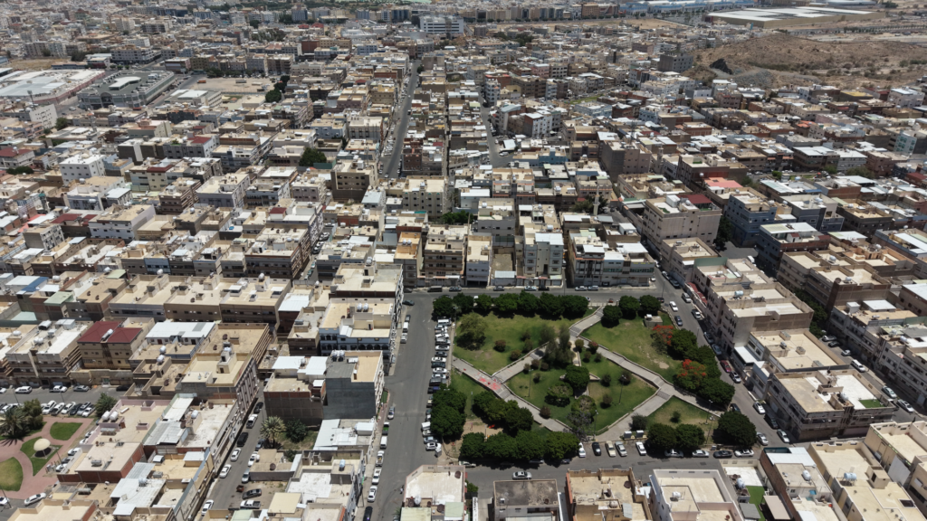 1- عمارة سكنية و أرض مقام عليها مباني بمساحة 1000 م² في مدينة الطائف