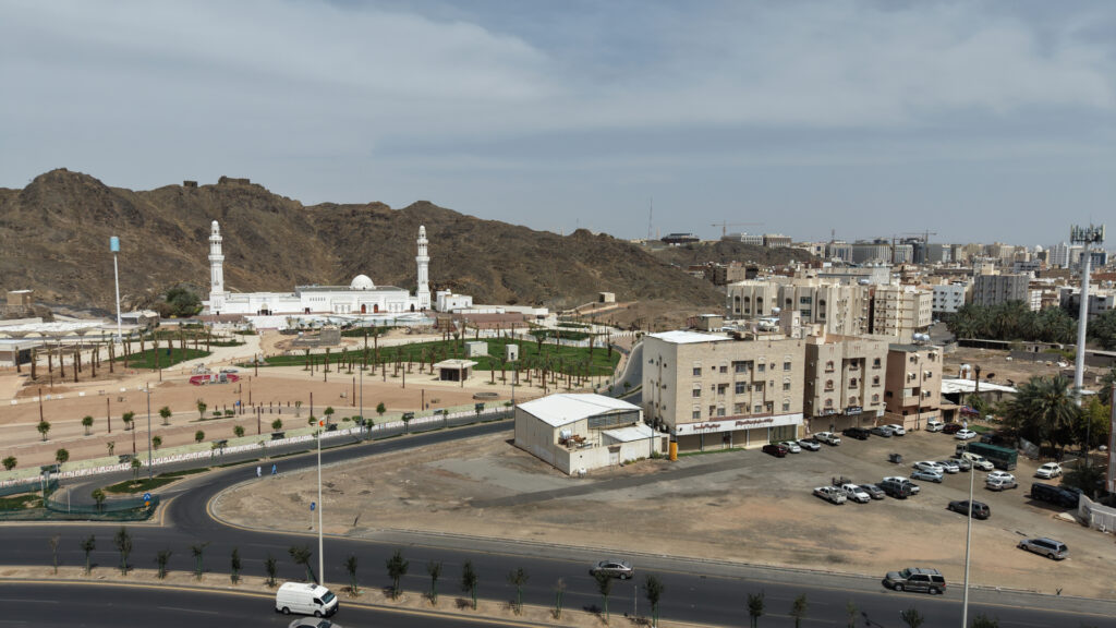 13-عمارة سكنية تجارية حي العنابس