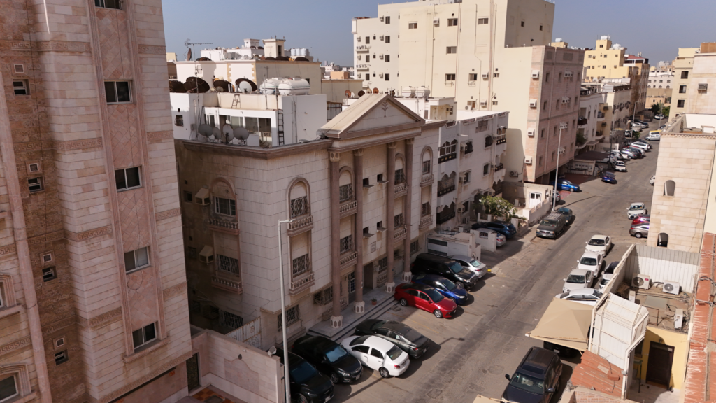4-عمارة 625م2 في حي البوادى