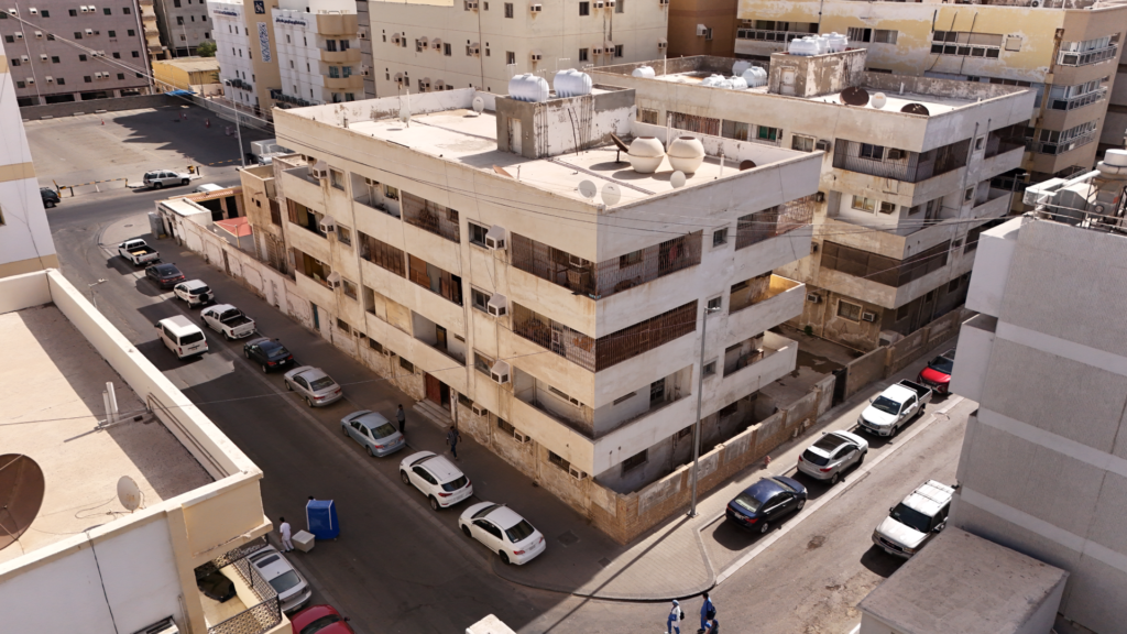 6-عمارة 570م 2 في حي الشرفية
