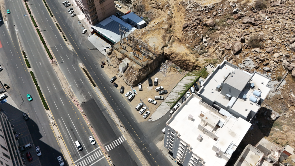 10- أرض سكنية ﺗﺠﺎرﻳﺔ بحي الجامعة / مكه المكرمه – بمساحة 768 م²
