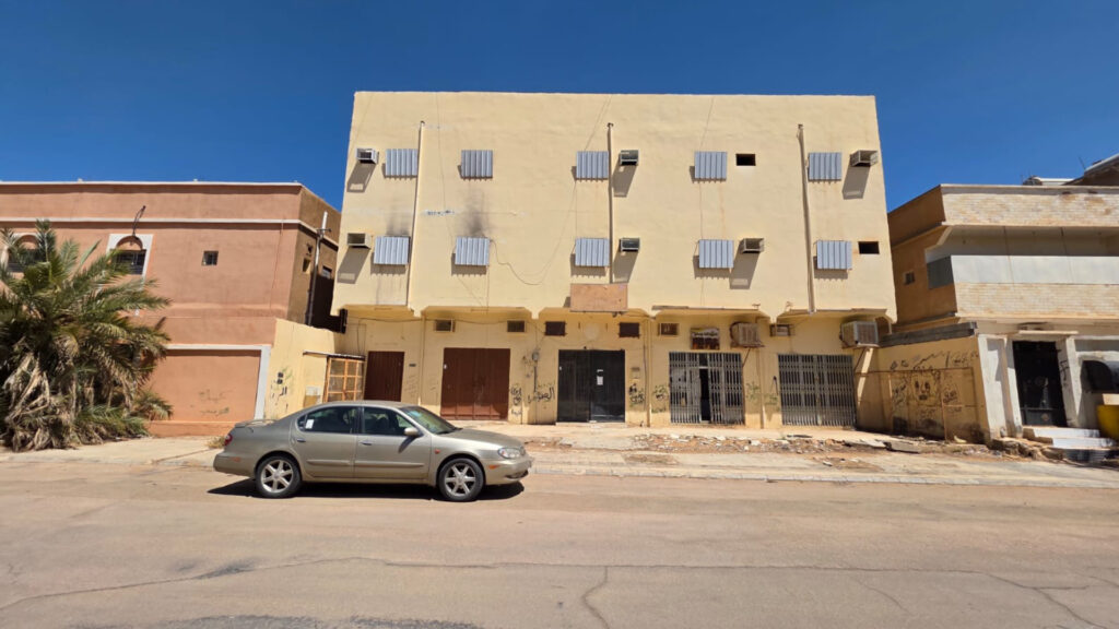 4-عمارة سكنية بمساحة 400 م² في مدينة سكاكا