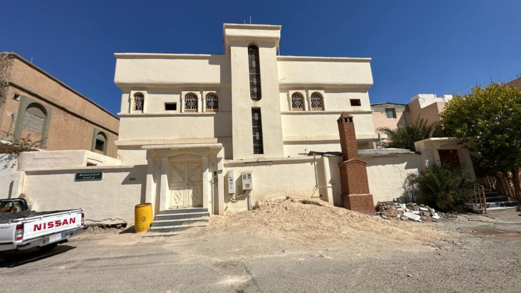 8-فيلا سكنية بمساحة 400 م² في مدينة القريات
