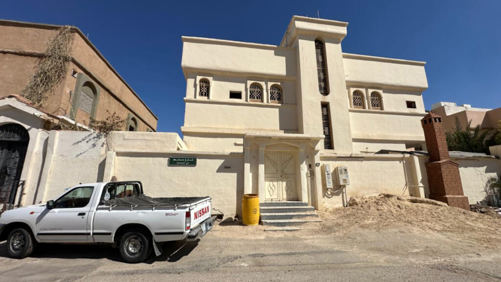 8-فيلا سكنية بمساحة 400 م² في مدينة القريات