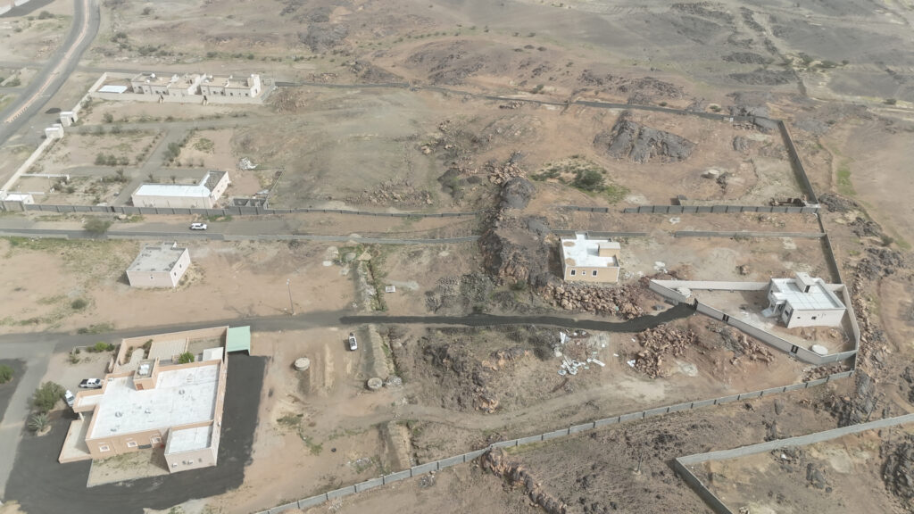 2-أرض سكنية بحي المدينة