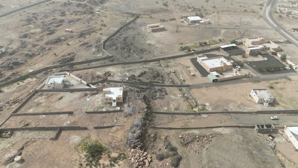 2-أرض سكنية بحي المدينة