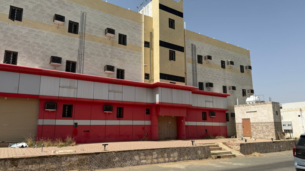 4-عمارة سكنية بمساحة 1033.5 م² في مدينة محايل عسير