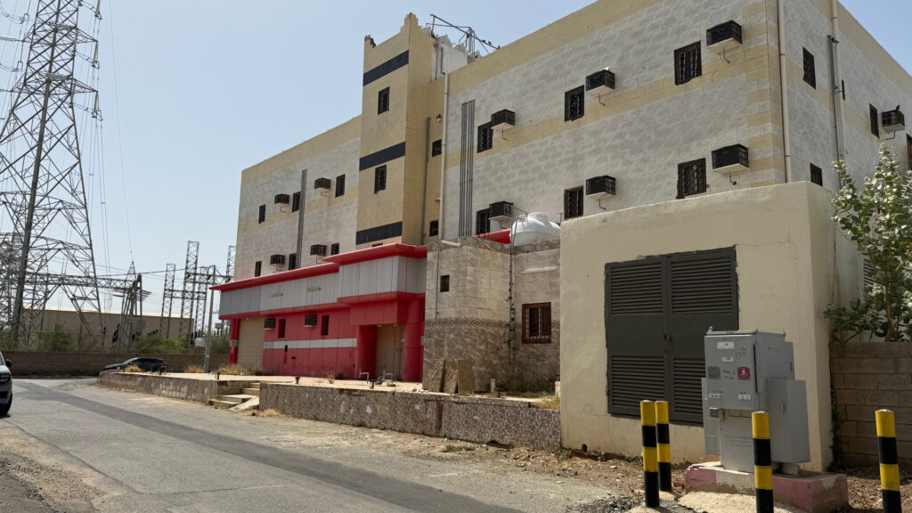 4-عمارة سكنية بمساحة 1033.5 م² في مدينة محايل عسير