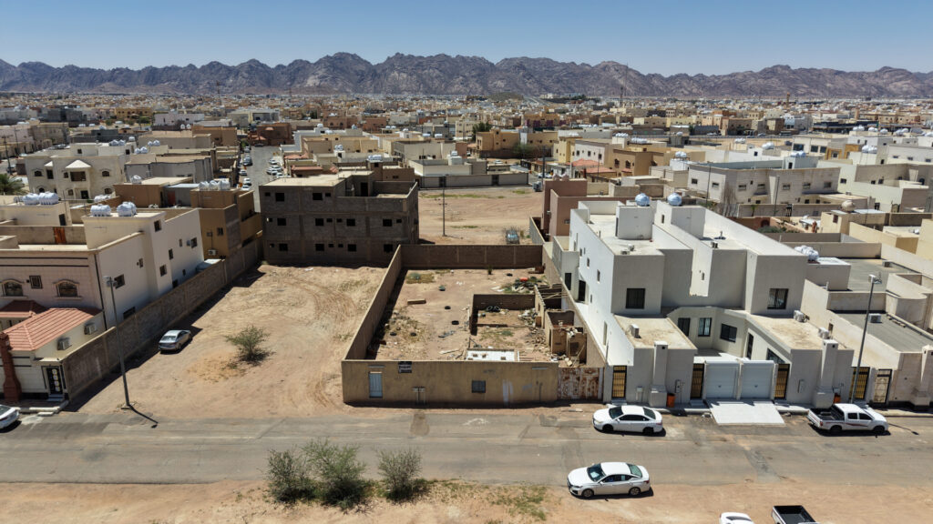 13-ارض مسورة بحي الجبل
