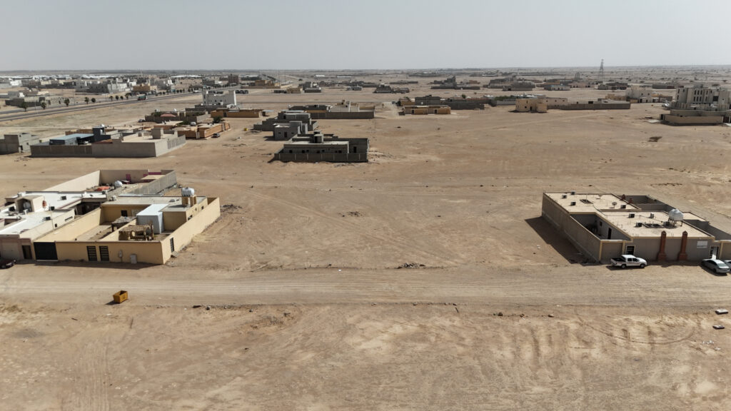 2-أرض سكنية بحي شرق الاذاعة