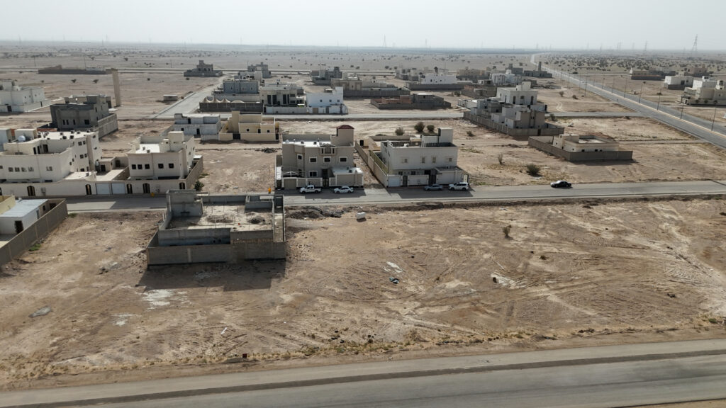 3-أرض سكنية بحي الريان