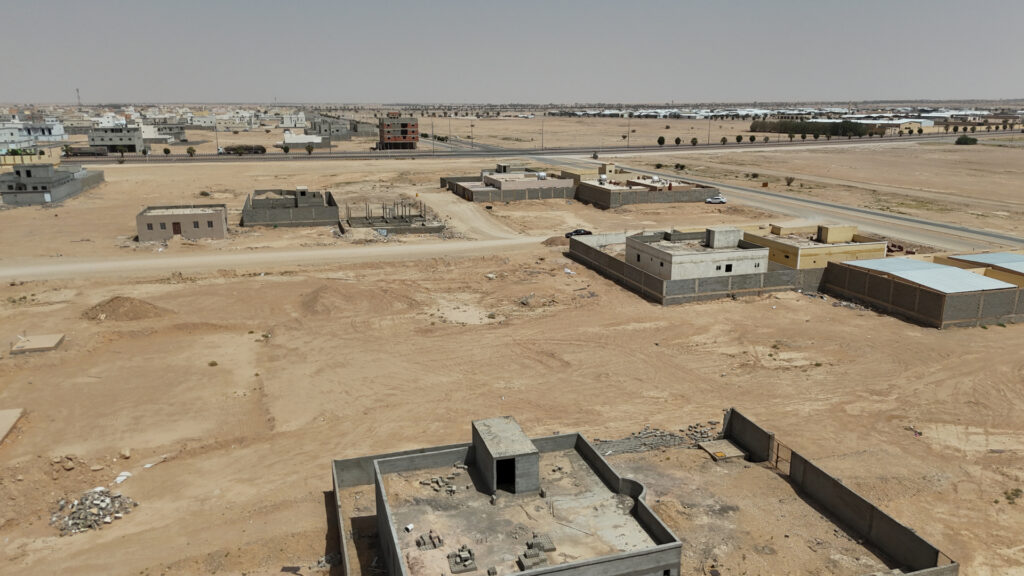 8-أرض سكنية بحي شرق الاذاعة