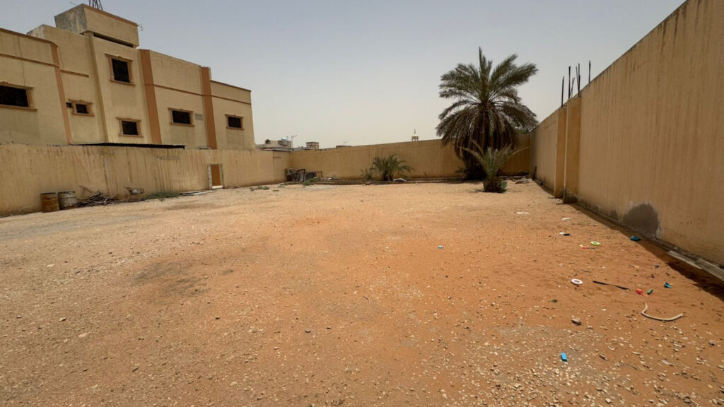 3-أرض سكنية مسورة حي بدر
