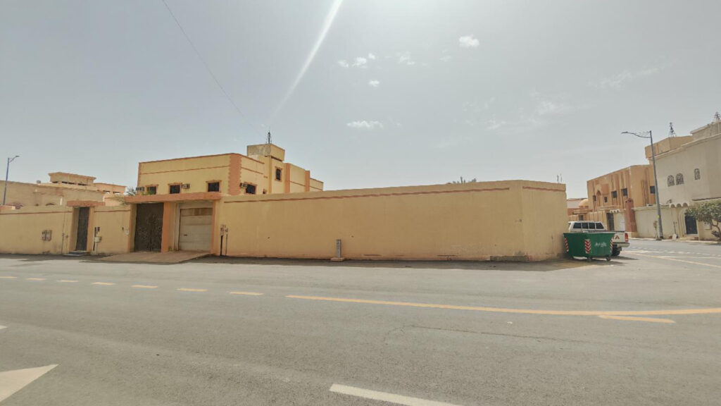3-أرض سكنية مسورة حي بدر