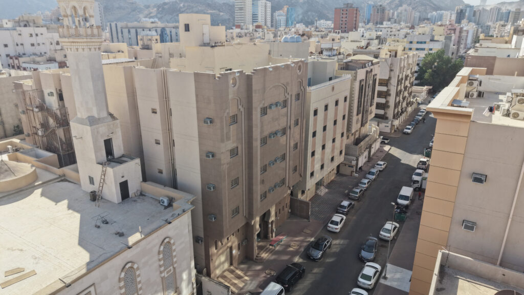 11-  عمارة سكنية بحي الجامعة / مكه المكرمه – بمساحة 413.61 م²